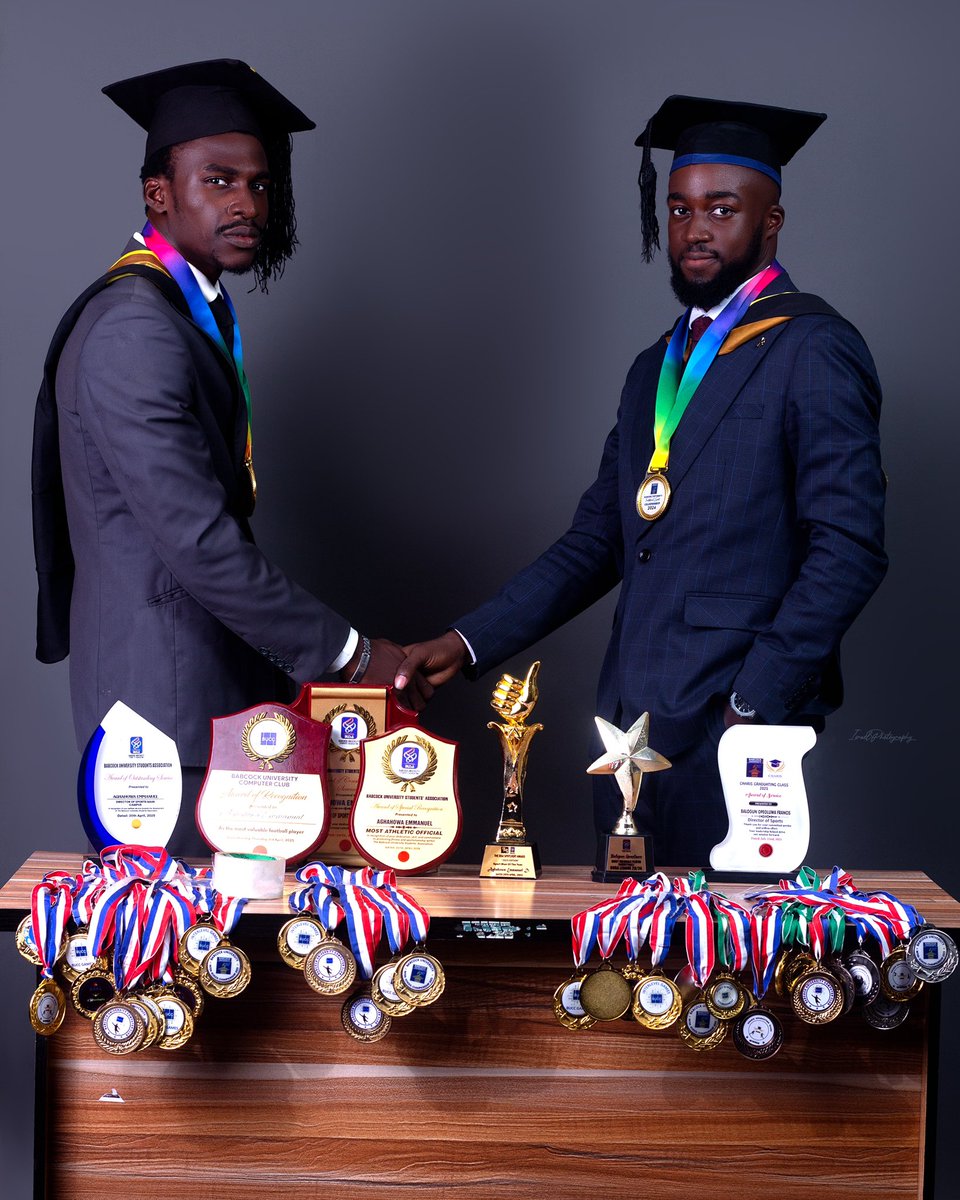 balogun_of's tweet image. I told myself I needed to start posting here more ; to start , I graduated six months ago…
Bsc (Hons) Software Engineering 
27:07:25 👨🏽‍🎓
#SoftwareEngineer #classof2025 #babcockuniversity #StudentAthlete