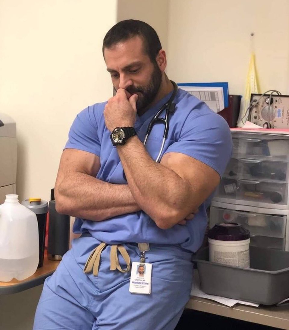 paperssil's tweet photo. you go for a checkup and ur doctor looks like this, wyd? https://t.co/NPyGjAblgw
