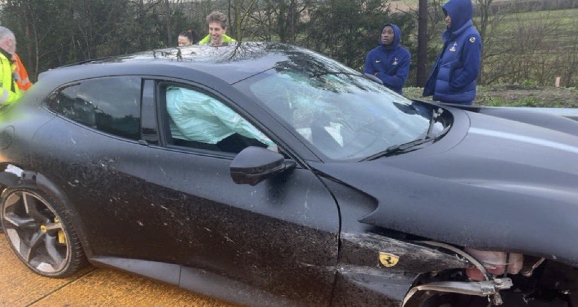 MegaPSG_'s tweet image. 🚨🚨 Randal Kolo Muani et Wilson Odobert ont eu un accident de voiture aujourd'hui. Par chance, nos deux Parisiens sont sains et saufs.

(@Lilywhite_Rose)