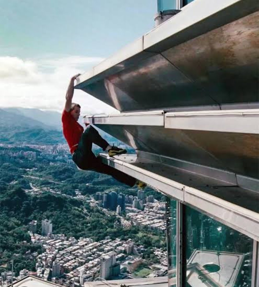 PubMaverik's tweet image. Fred did it in a pair of steelies while smoking a roll up 😁