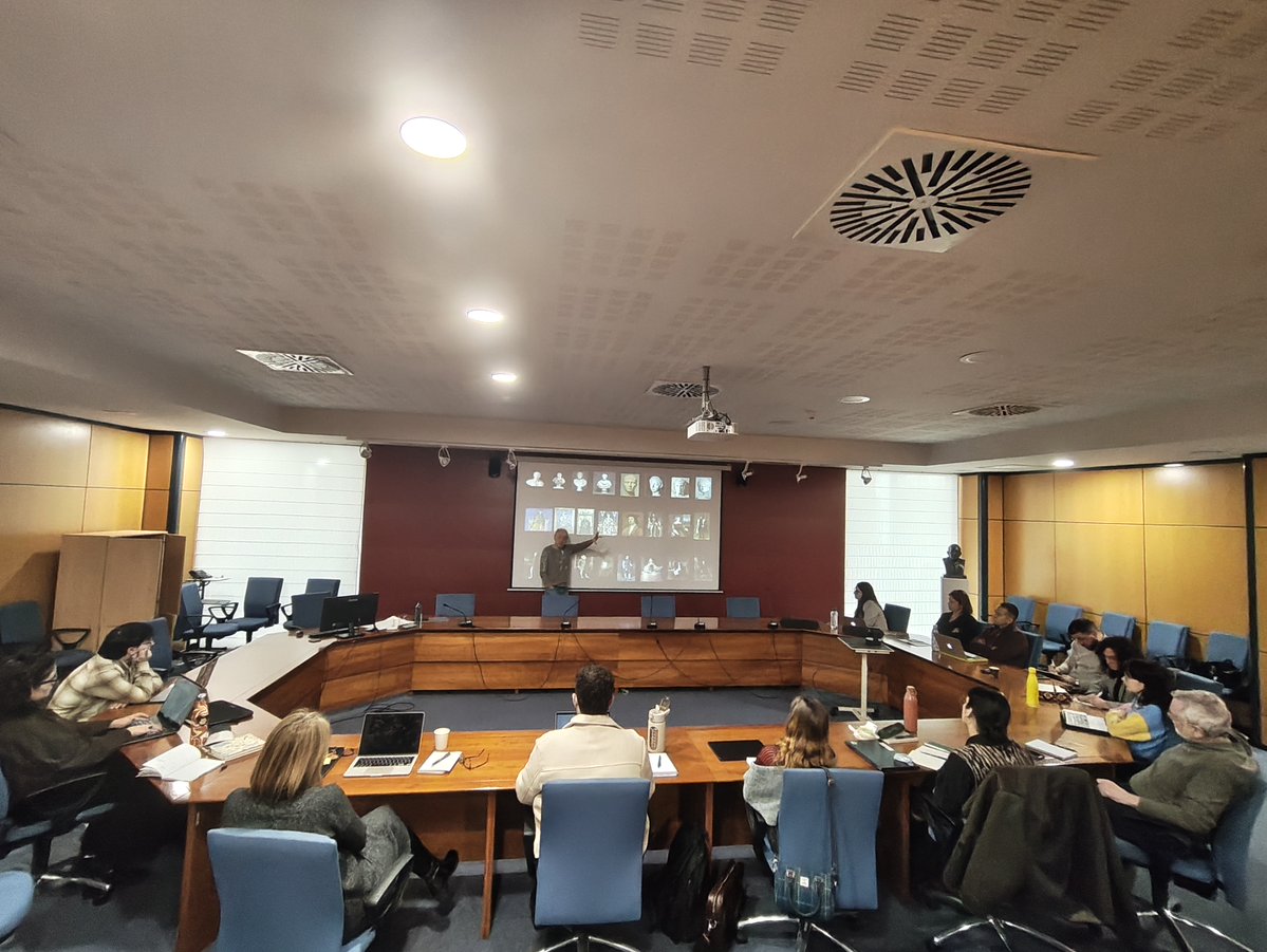 📣 II WORKSHOP PROYECTO IMPERHISPA  🏛👑

Hoy Víctor Mínguez ha presentado el workshop "Emperadores de Hispania. De los Antoninos a los Habsburgo" 📚. Durante la mañana, compartió las bases principales del proyecto y debatimos sobre nuevas ideas y perspectivas ✨.