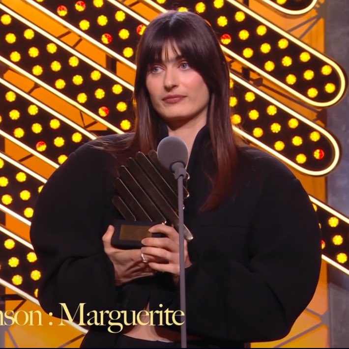 « je vais remercier les hommes pcq je dis bcp je préfère les filles les femmes les meufs mais j’ai un peu réfléchi et je crois que ça me fait de la peine de les laisser dans l’ombre donc les hommes comme j’aime les appeler les grands oubliés de l’histoire » marguerite jpp 😭😭😭