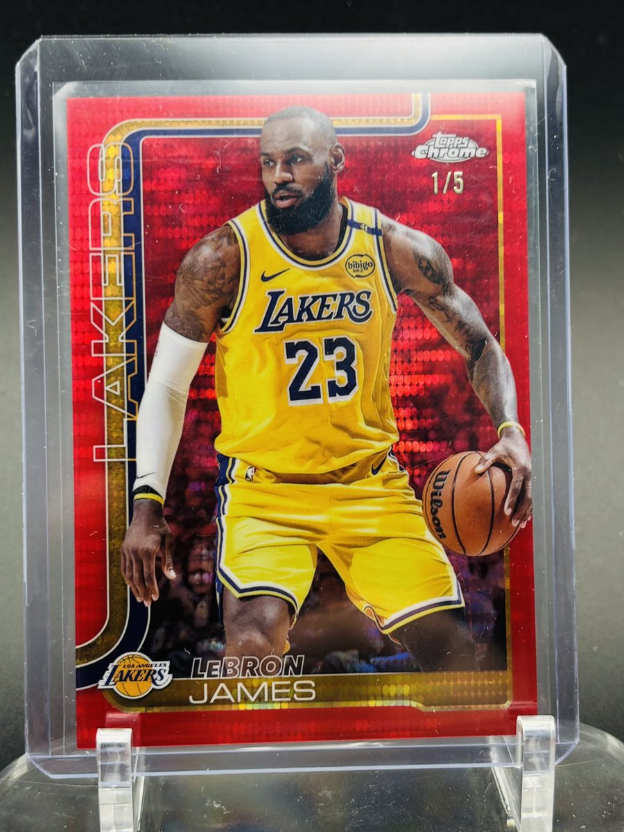Hey <a href="/KingJames/">LeBron James</a> check out this 🔥 pull. #LeGoat 🐐 🔥 🟥 #ToppsChrome