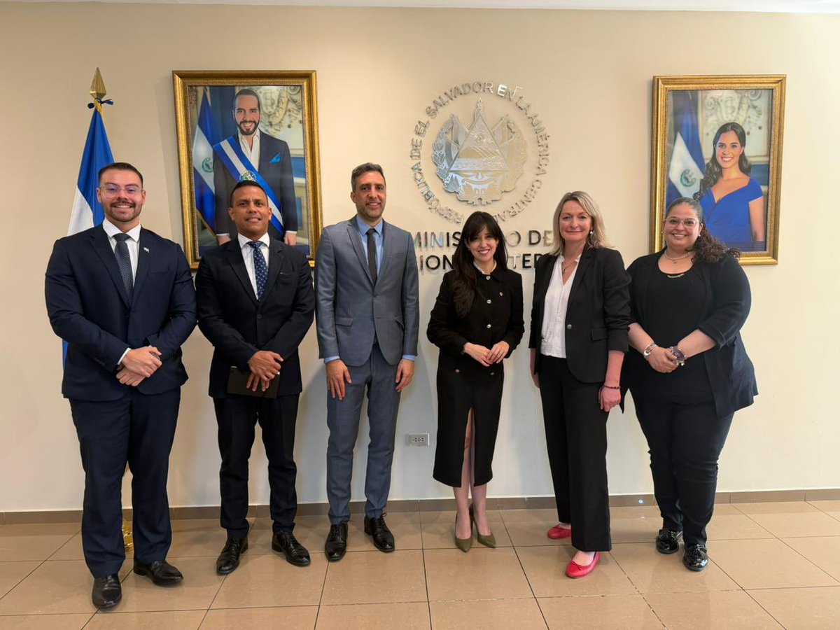 Tuvimos la oportunidad de reunirnos con la viceministra de Relaciones Exteriores, Adriana Mira, para reforzar la coordinación bilateral y seguir impulsando una agenda compartida entre el Reino Unido y El Salvador 🇬🇧 🤝 🇸🇻