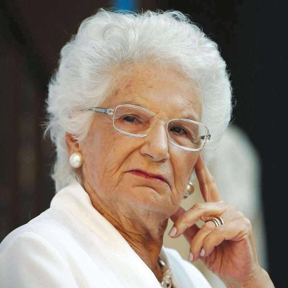 Lettera aperta a Liliana Segre da Najat, figlia di rifugiati palestinesi vittime della Nakba. 

Gentile Signora Liliana Segre,

mi rivolgo a lei con profondo rispetto, consapevole del dolore che ha attraversato nella sua vita e della testimonianza preziosa che rappresenta.

Ho