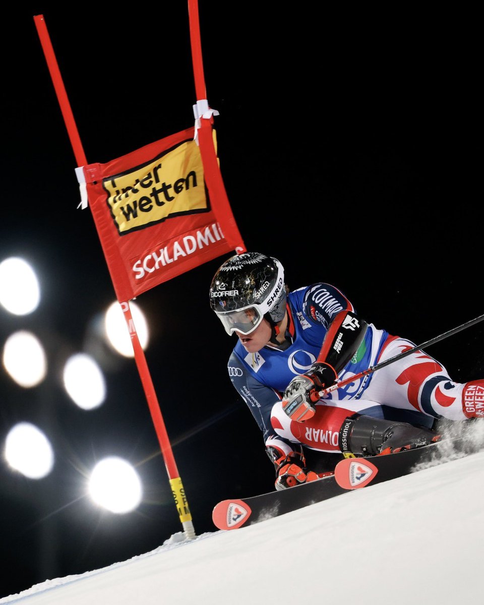 sporthexagonal's tweet photo. LE BRONZE POUR ALBAN ELEZI CANNAFERINA ! 
Le jeune skieur lyonnais, qui n’était jamais entré dans le Top 10 d’une épreuve de Coupe du Monde, a signé une performance XXL sur le géant nocturne de Schladming, signant notamment le meilleur temps de la seconde manche. https://t.co/1JFk1lznhX