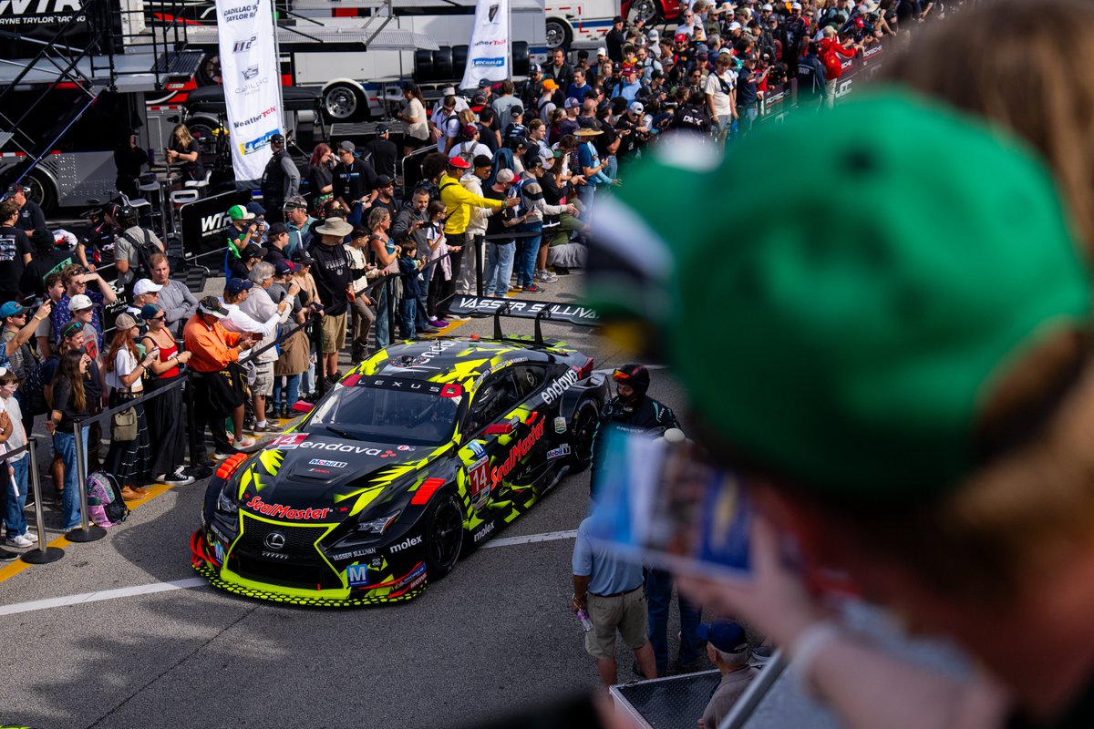 BoziTatarevic's tweet photo. It was pretty incredible to see lines of fans every time we walked out of the garage to head to pit lane at Daytona.

Really excited to see how @IMSA continues to grow. https://t.co/a0njrb5RNE