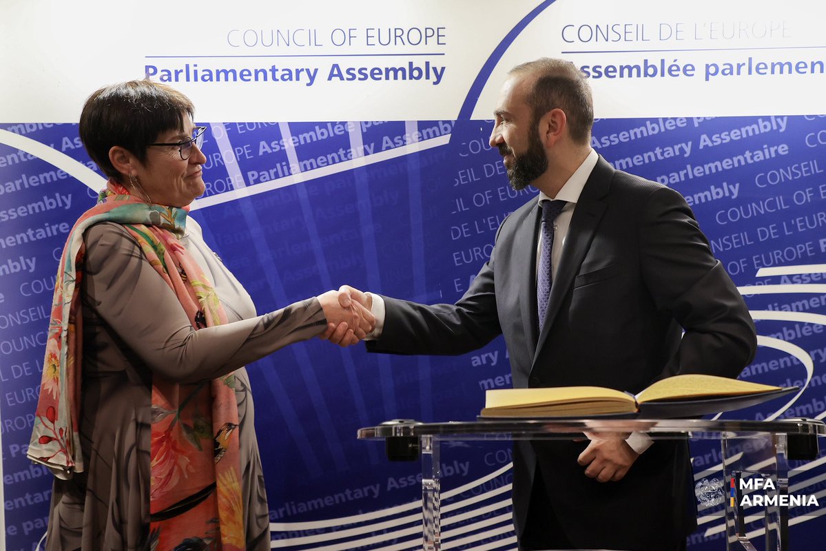 AraratMirzoyan's tweet image. Very useful conversation w/newly-elected #PACE President @BayrPetra.

Reaffirmed 🇦🇲’s dedication to advancing democratic institutions, human rights, rule of law. Addressed current hybrid threats.

Discussed ongoing efforts towards enhancing #peace, incl humanitarian issues.