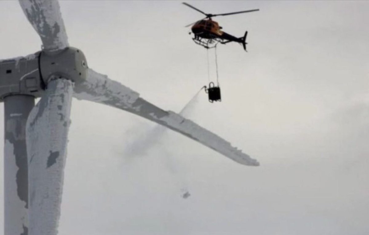 dockyyyyyyyyy's tweet image. 🚨 Genau mein Humor. Der Heli zum Enteisen benötigt mehr Energie als das Windrad demnächst produzieren kann. Was für eine verrückte und dumme Welt