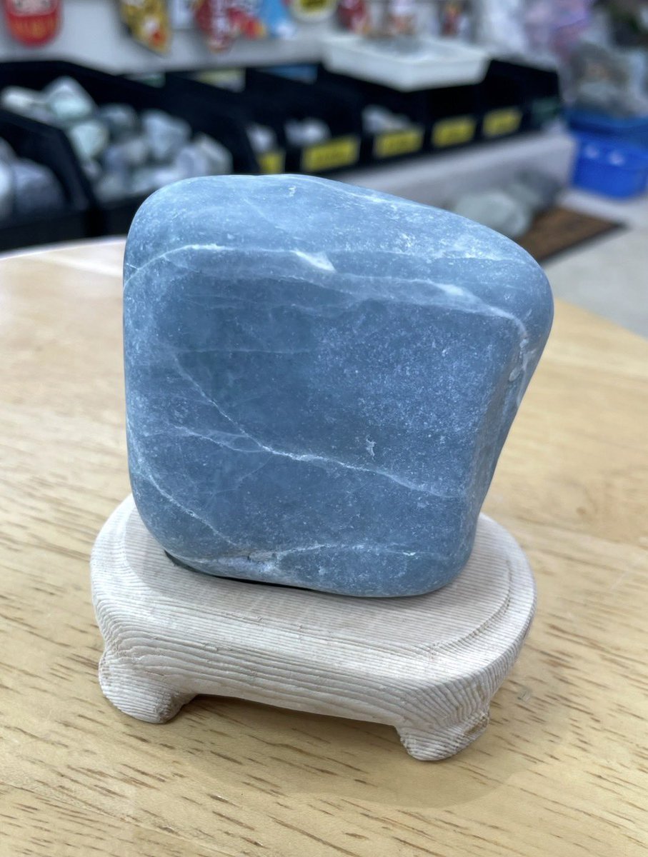 今日のヒスイは、 何ブルーだろう？ 「姫川水系の青🔵翡翠」です