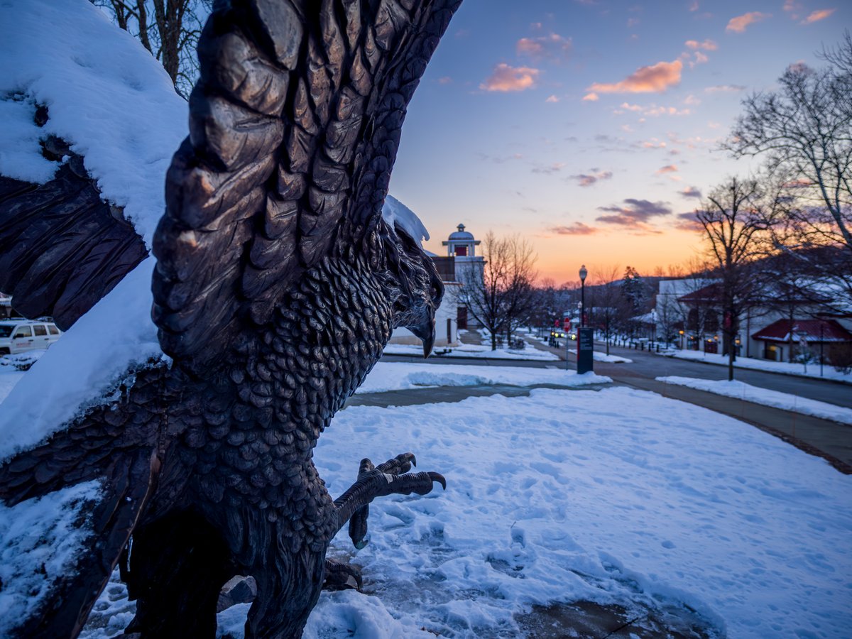 montclairstateu's tweet photo. Cold & crisp in #RedHawkCountry βοΈ https://t.co/vYtYZgsxwc