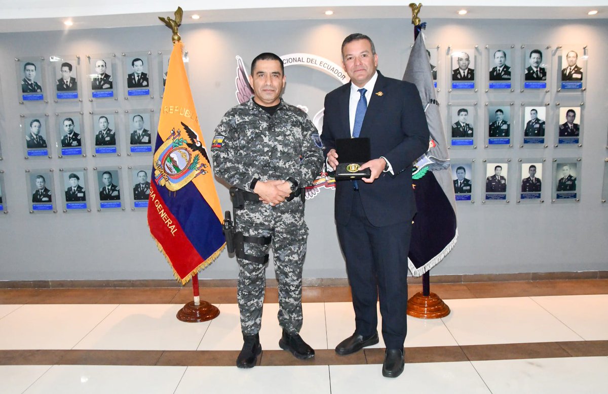En el marco del fortalecimiento de la cooperación internacional en materia de seguridad, mantuve un importante encuentro con el Comisionado <a href="/JFernandezRDG/">Jaime Fernández PNP</a>, Director General de la <a href="/policiadepanama/">Policía Nacional</a>, en un valioso espacio de diálogo orientado a consolidar la cooperación bilateral.