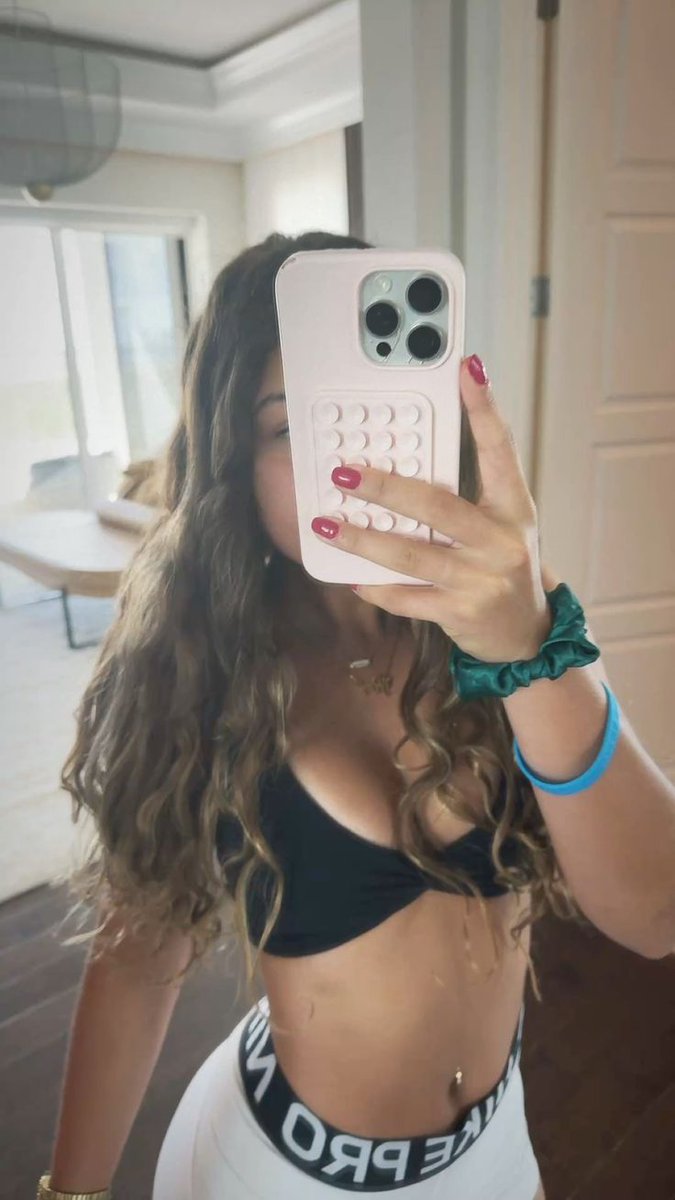 ‎ 𝓔𝓿𝓪 ✿ tweet media