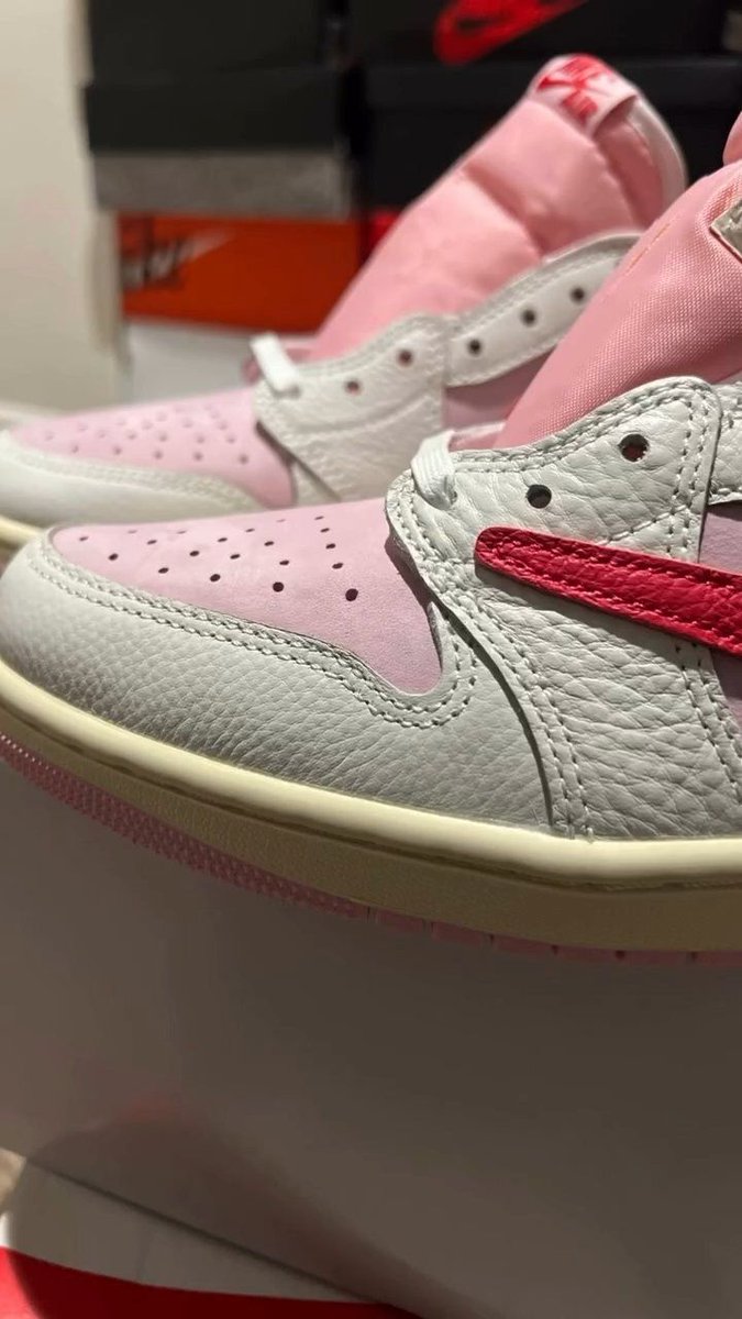 JustFreshKicks's tweet photo. Travis Scott x Air Jordan 1 Low OG “Shy Pink” 💗🍦

• Summer 2026
• $155 USD https://t.co/7jbyUV1mPe