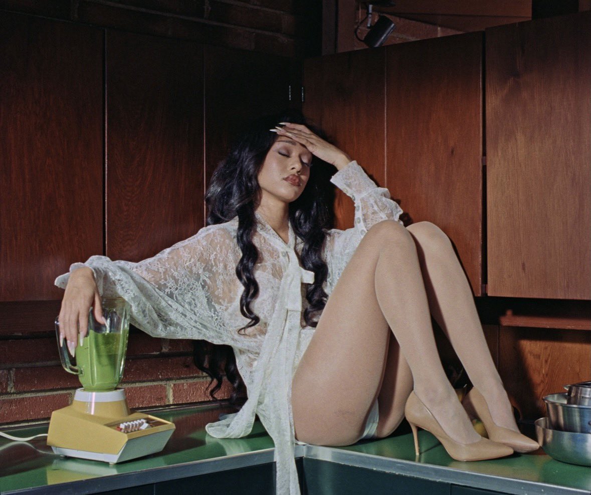 meretdior's tweet image. This is the type of lighting and vibrancy of colour we wanna see in movies