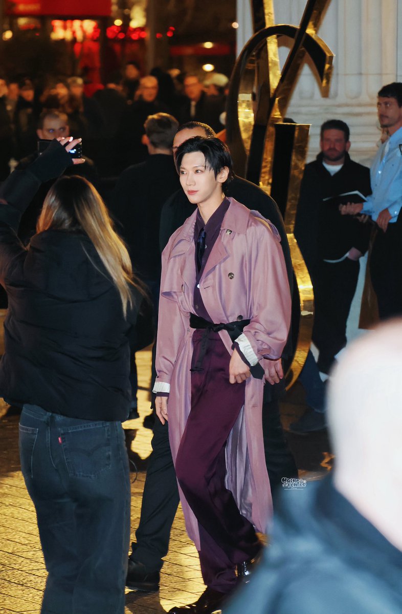 TENzenter's tweet image. every step TEN takes in Saint Laurent feels like a line from a timeless poem

TENLEE WITH YSL MENs WINTER26
#SaintLaurentxTEN 

©️Hotpot_Tenlee