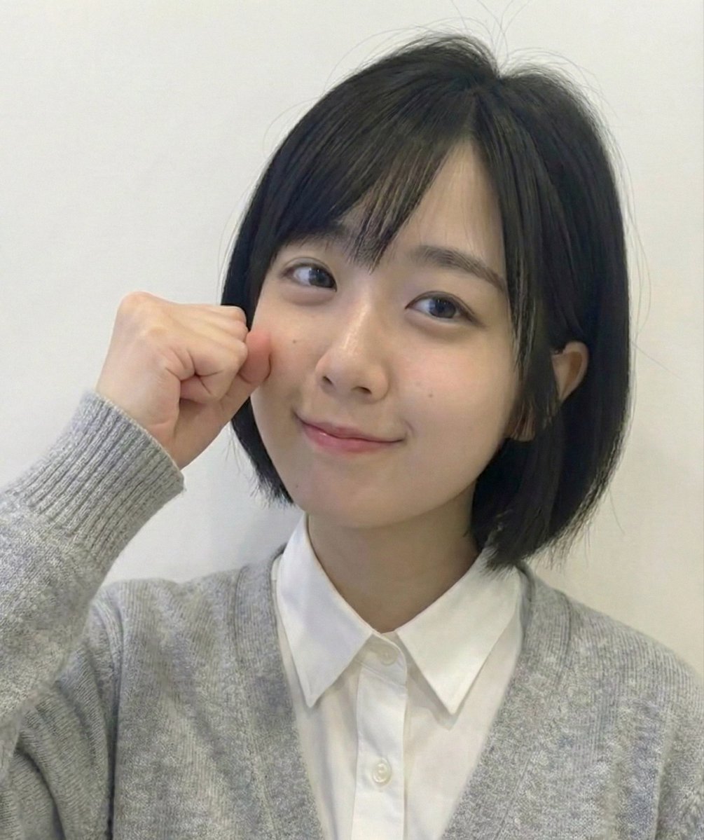 ✨٩( 'ω' )و
ガッツポーズ大橋です！
お仕事大変だけど一緒にがんばろー
（平日の大橋はこんな地味な感じ💦セクシー期待した人ごめんね🤣）
#固定ご挨拶 #メガネなし