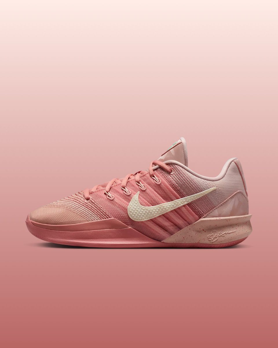 nikestore's tweet image. A shoe that can keep up with both her work ethic and will to win.

Enter the Sabrina 3 "Three"

Available now in Adults and Big Kids' sizing 🇺🇸

go.nike.com/ytr-FdcX0Ck