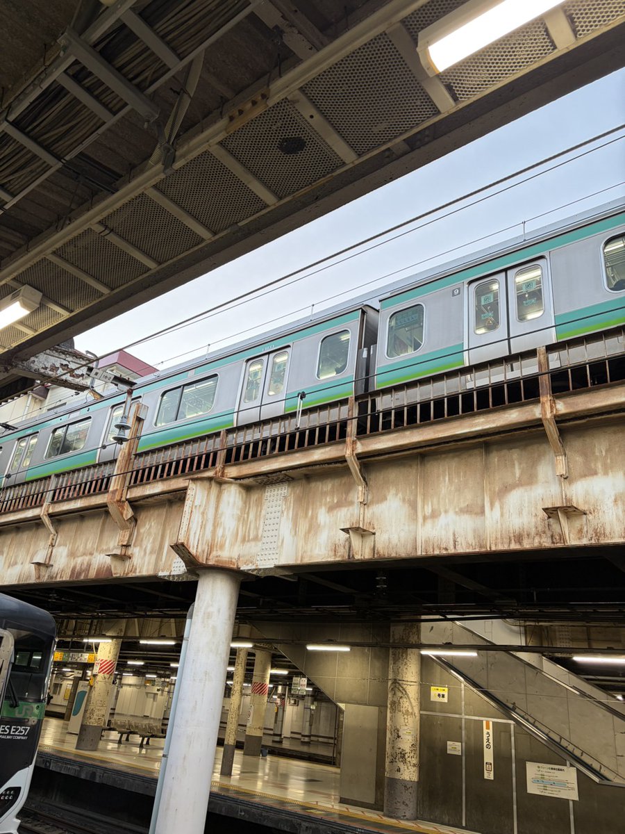 おはようございます🙂‍↕️今朝も冬特有の寒い朝です🥶毎日暖かい春が来ないかなと感じている今日この頃です☺️皆さんも体調を整えて寒い冬を乗り越えてください☺️今日もFFさんより提供頂いた関東の電車です御提供ありがとうございました🙂‍↕️本日もよろしくお願いします🙂‍↕️