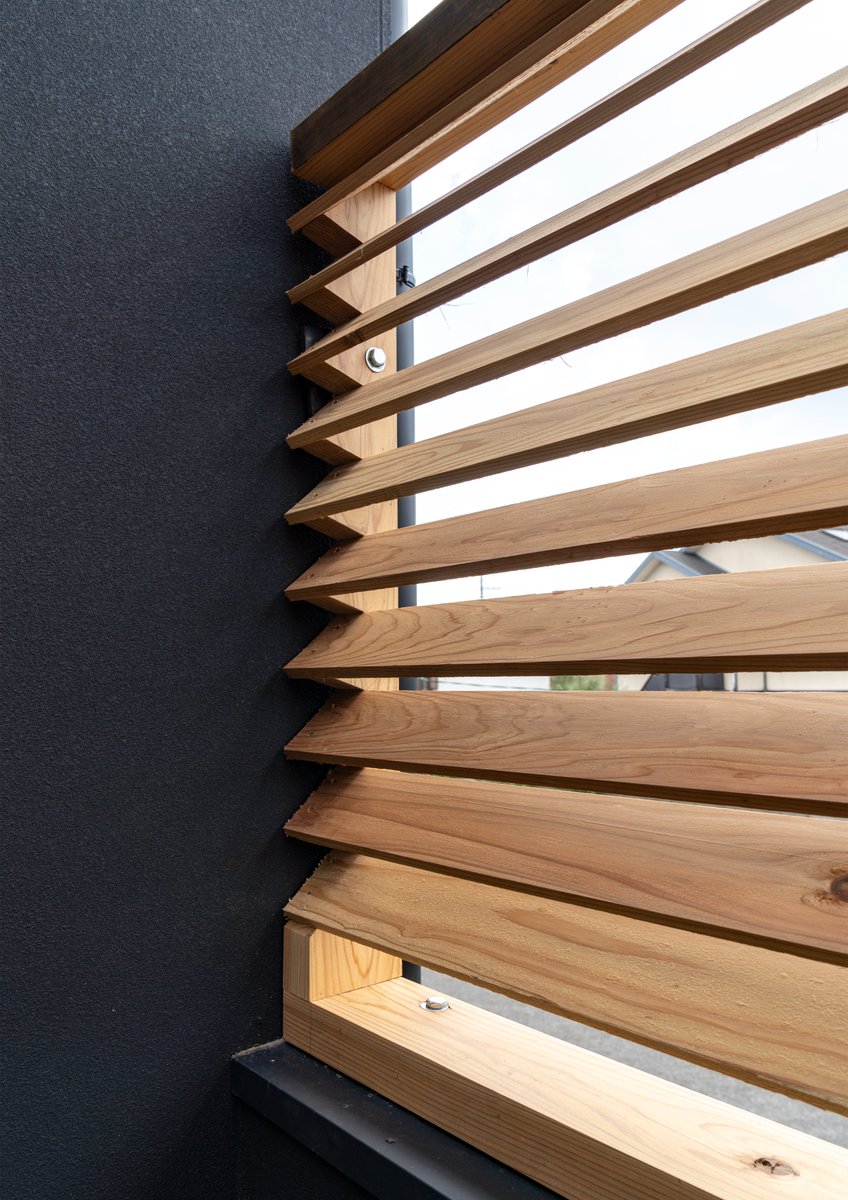 照明は「明るさ」だけで選ぶと危険⚠️
明るさ重視＝コンビニみたいな白い空間になって、壁紙まで台無しに…💦

建築家は光だけでなく「影」まで設計して、落ち着いた高級感をつくります✨

照明で後悔したくない方は
LINEで小冊子を無料プレゼント中🎁
line.me/R/ti/p/@921eex…