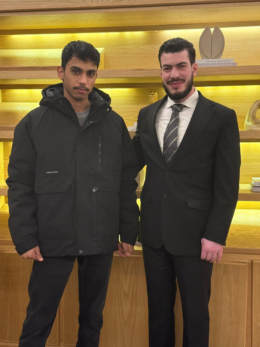 بجهود كبيرة من جهاز الاستخبارات العامة وصول الشاب "محمد سليمان عنقا" لدمشق وصار عند عائلته بعد أن كان قد صدر بحقه حكم بالإعدام بالعراق ( لأسباب سياسية ) والشكر موصول لجهاز الاستخبارات العراقي على التعاون .. مشكور ابو حسن