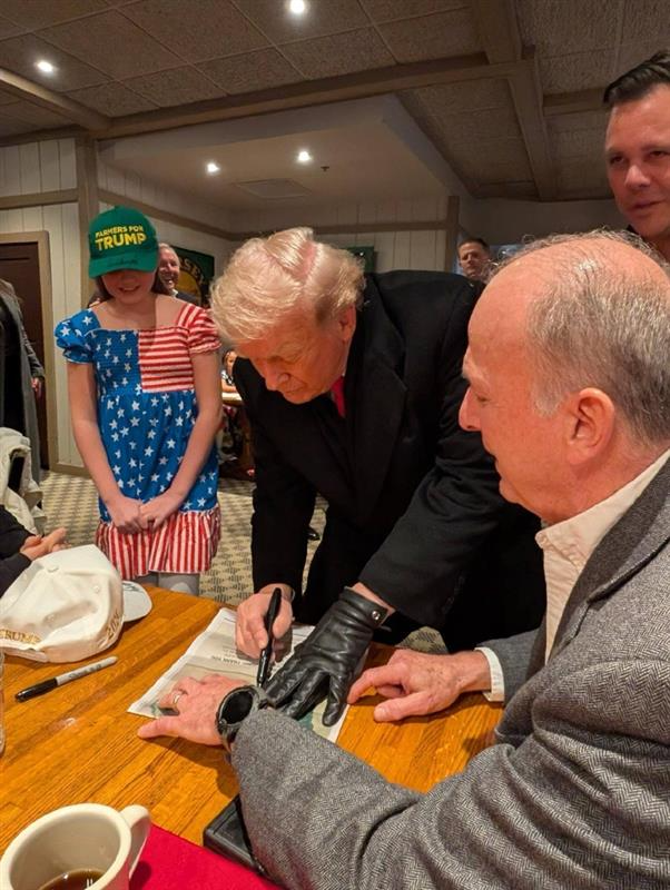 Signed contract? Trump offers his signature on E15 ad in today's <a href="/DMRegister/">Des Moines Register</a> . The biofuel supporters always looking at ways to box a president in!