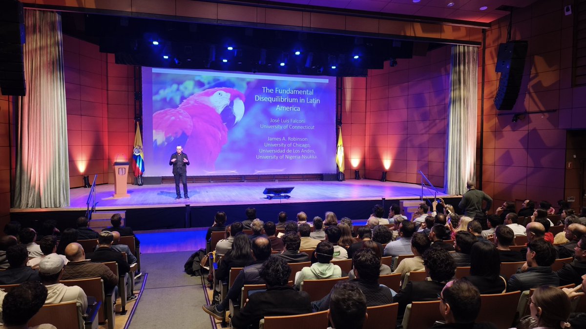 Economía Uniandes tweet media