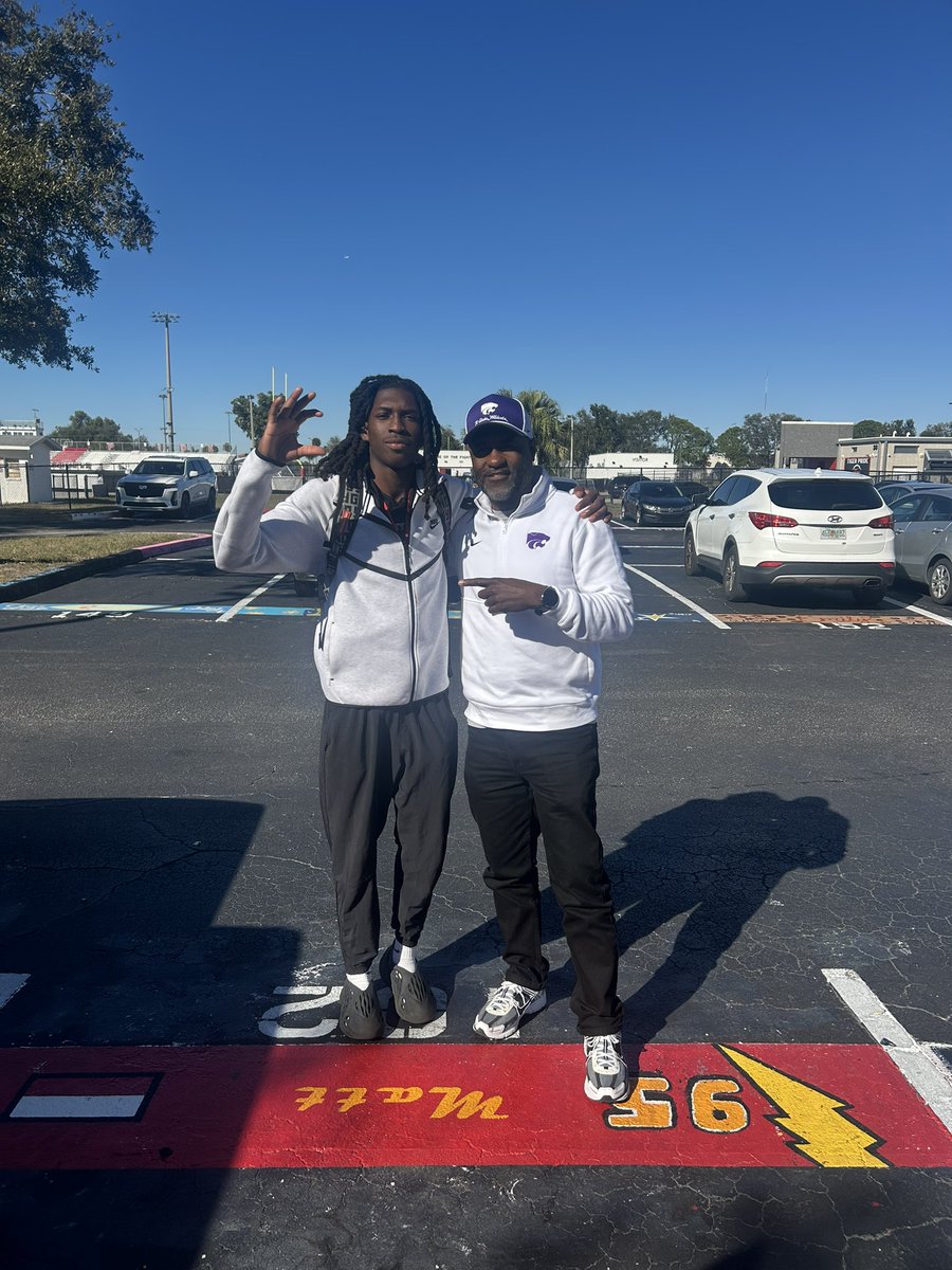 # EMAW💜
THANK YOU FOR STOPPING BY COACH AND VISITING ME !!
<a href="/Coach_MWoodson/">Marcus Woodson</a> <a href="/KStateFB/">K-State Football</a> <a href="/PalmettoFBall/">Palmetto Football</a> #EMAW27💜