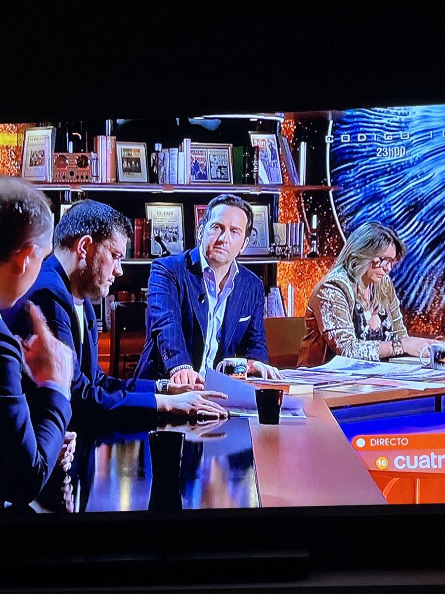 Antes se ponía para ver “Los Hombres de Harrelson”, pero esta bendita casa ahora sólo se pone la tele para ver Horizonte ⁦<a href="/navedelmisterio/">Iker Jiménez</a>⁩.