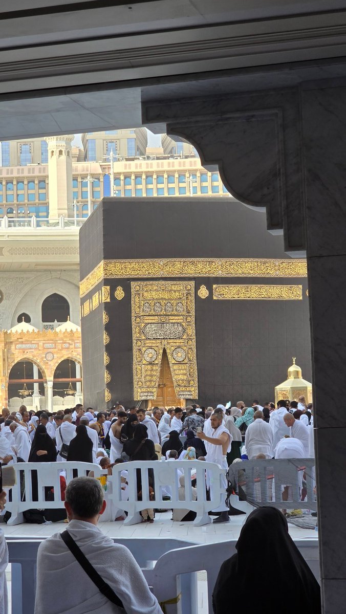 ss1_nn's tweet photo. الحمد لله الذي بلّغنا زيارة بيته الحرام 🕋
 ، اللهم تقبل منا هذه العمرة 🤲🏻
ولا تترك لنا دعاء إلا وقد استجبته ، ولا تدع لنا ذنباً إلا غفرته ، واكتبها لكل طالبٍ لها ومريد ♥️ https://t.co/ExPAyijrbB