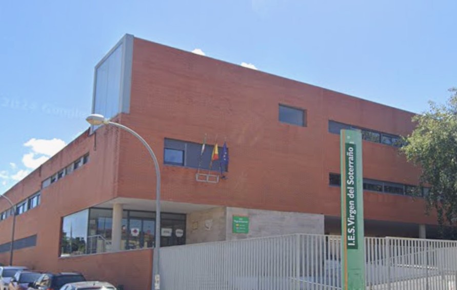 IESVirgenSote's tweet photo. Según comunicación oficial de la Secretaría General de Educación y Formación Profesional de la Junta de Extremadura, se SUSPENDEN las CLASES el día 28 de enero debido a los avisos amarillos y naranjas por lluvia y vientos. De igual manera, nuestro centro permanecerá cerrado. https://t.co/CekR5VU6D4