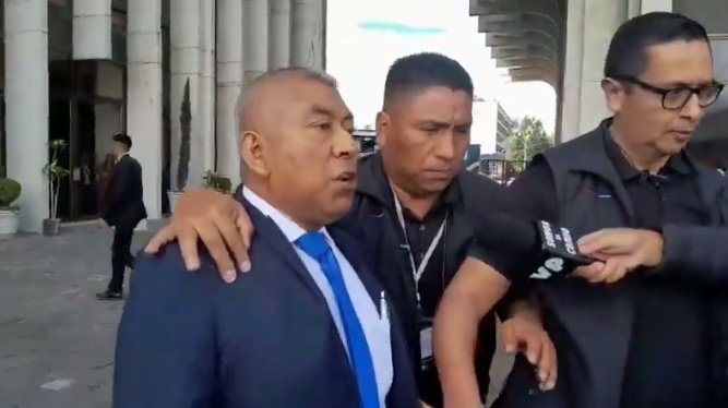 vozdeltuit's tweet photo. Si el salario del Fiscal Rafael Curruchiche es de Q160 mil, estamos ante otro salario fuera de lógica y proporción para un país como Guatemala. https://t.co/QCB02Tm8v4