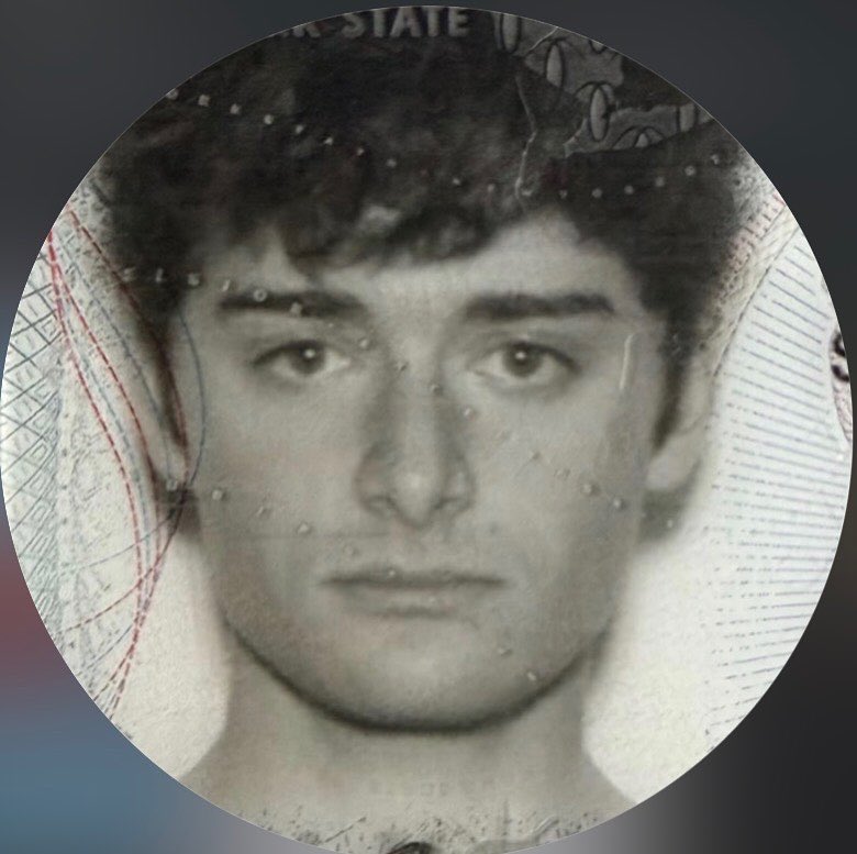 hawkins_batman's tweet photo. that time noah mogged so hard for his passport he made it his pfp 😭 https://t.co/qHNFZunHrU