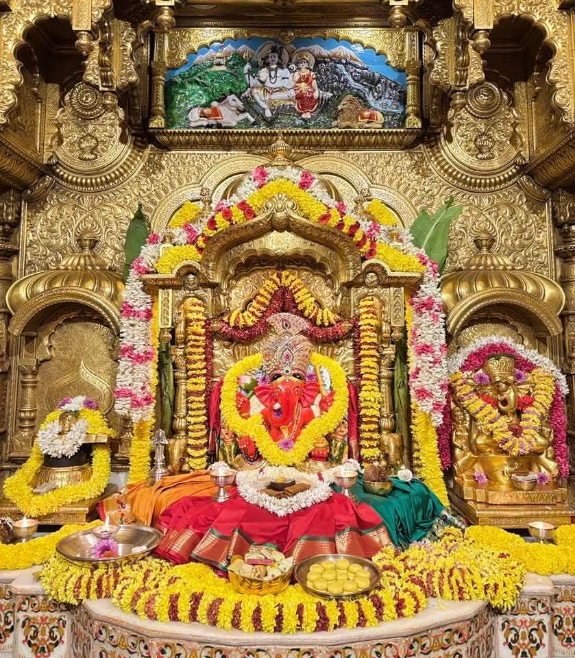 XGuruManoj's tweet photo. 🚩🙏शुभ बुधवार🙏🚩
प्रातः कालीन दिव्य दर्शन ❤️ 🙏 
श्री सिद्धिविनायक गणपति महाराज 🌺
Shree Siddhivinayak Namo Namah ❤️ 🙏 https://t.co/xZdory5ICd