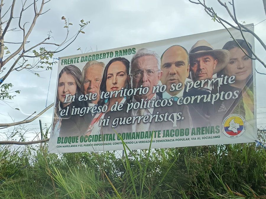 PalomaValenciaL's tweet photo. Esta es la Paz total de Iván Cepeda, es así es como buscan garantizar su victoria.

Valla en Santander de Quilichao, Cauca

Estas son las garantías que tiene la oposición en este gobierno. https://t.co/lXm7elgLMj