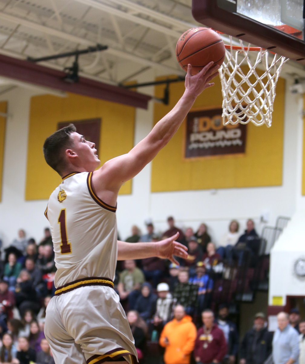 Mike_Photograph's tweet photo. In a very physical matchup between the Flying Horses (AA) and the Bulldogs (C) that had to go to overtime where the Bulldogs scratched out a 69-68 win. George Wright w/ 26, Dayne Coates w/ 22, Jayden Buie w/ 8, Blake Terrell w/ 7. @TheTG3 https://t.co/uwvDE35Em1