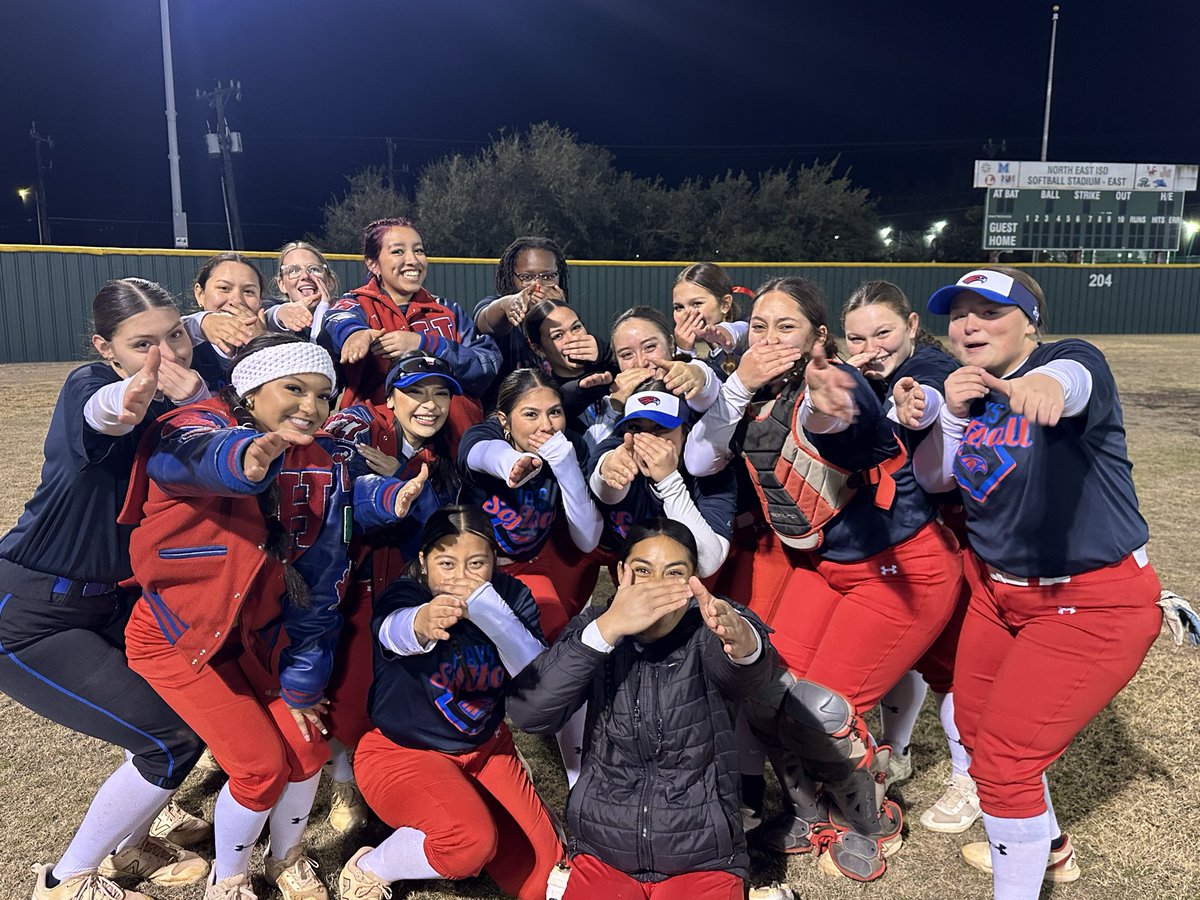 HHS Softball tweet media