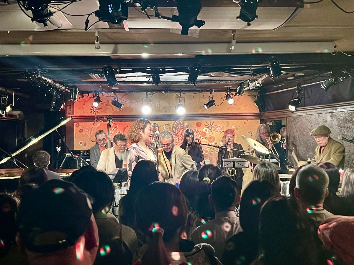 昨晩はでオルケスタ・デラックスのライブへ🎶
昨年3月のデビューライブから二度目のライブ！
デラックスなメンバーはなかの綾、塩谷哲、江川ゲンタ、大儀見元、伊達弦、澤田浩史、西岡ヒデロー、前田サラ、池村マリノ、河合わかばと強力なメンツ！
めっちゃ楽しかったー！😄
#オルケスタデラックス