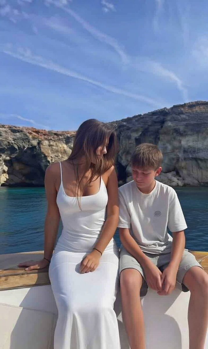 SamHung2008's tweet image. what do you think hes thinking?