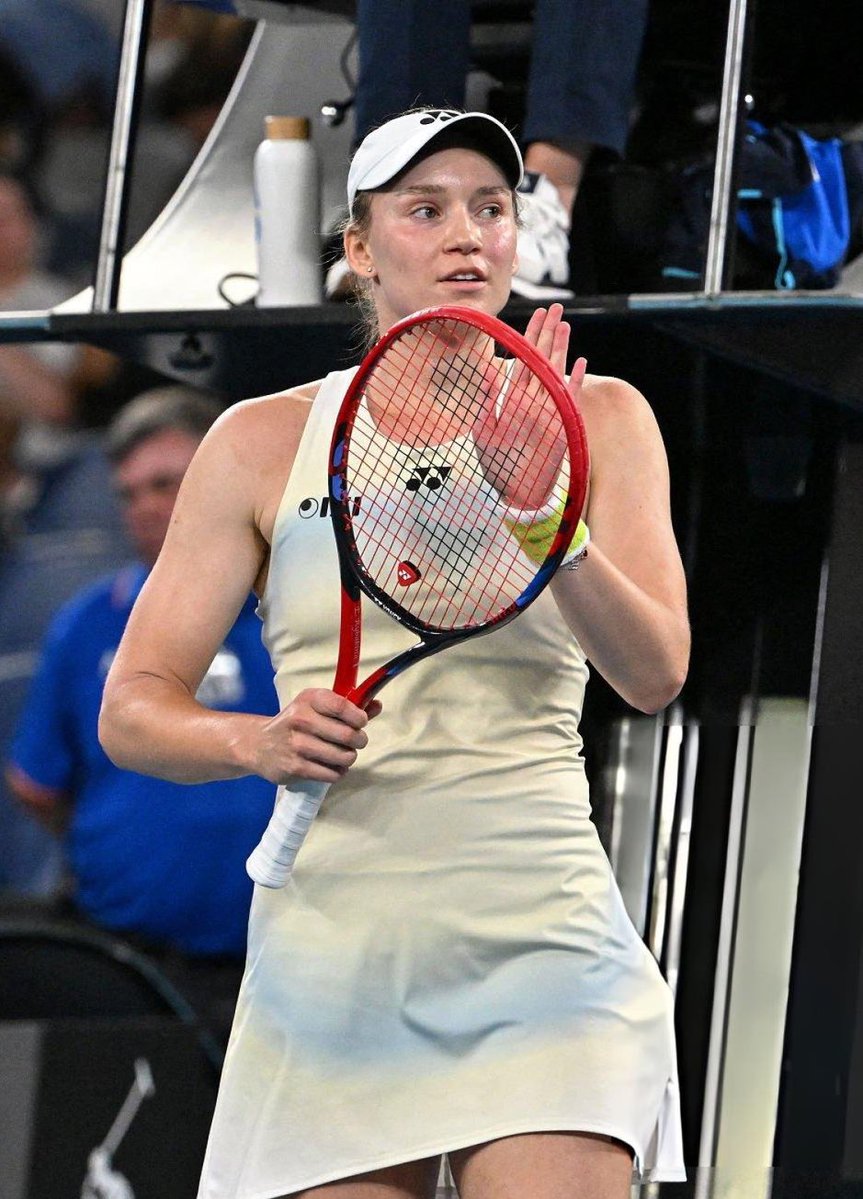 TheTennisLetter's tweet image. Rybakina d. Iga Swiatek 7-5 6-1

ELENA REACHES HER FIRST AUSTRALIAN OPEN SEMIFINAL IN 3 YEARS.

This is the 32nd top 10 win of her career. 

Won 18 of her last 19 matches.
 
She hasn’t lost a set all tournament.

10 sets won, 0 sets dropped. 

✅4th Grand Slam SF
✅2nd Australian…