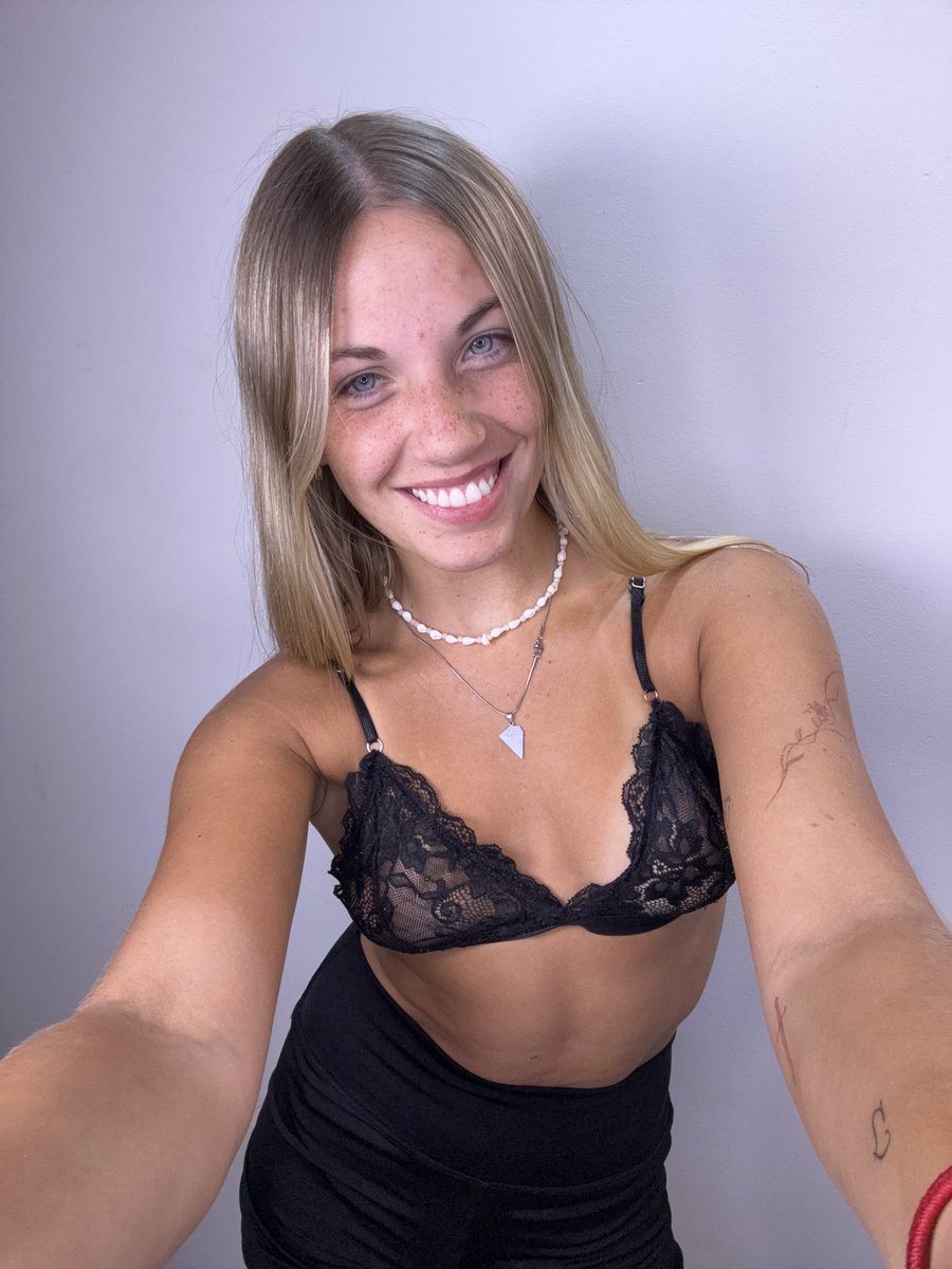 Eliza Brooks tweet media