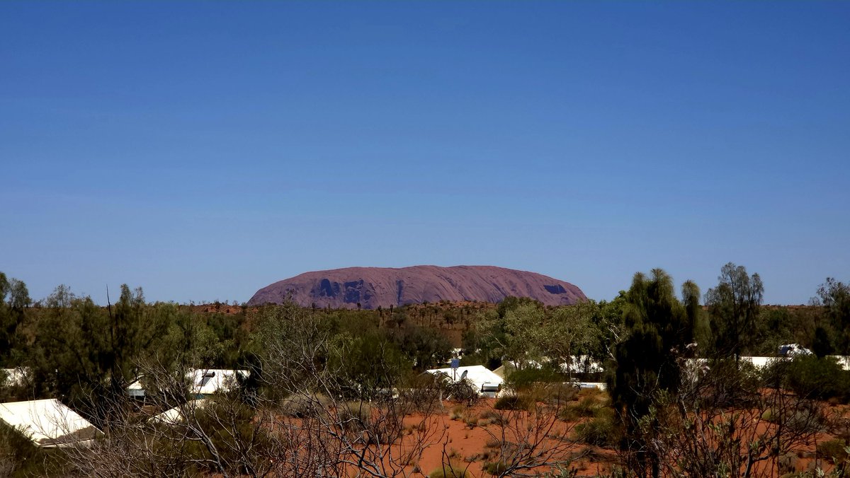 It's warm here (40+ C). Greetings from Australia.

Ich habe nirgends so viele "Nett hier..." stickers gesehen.
