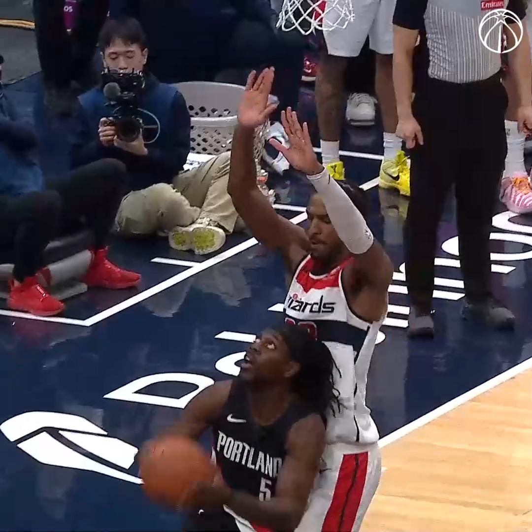 6th block on the night for Alex 🚫