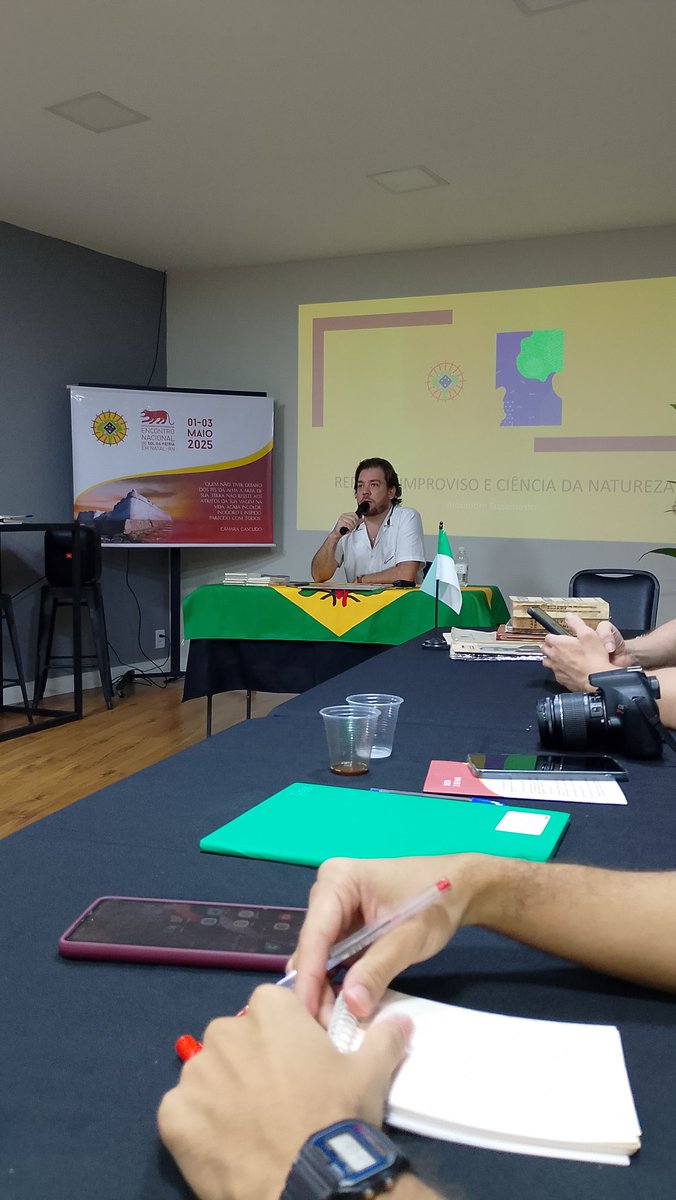 Preparando minha viagem ao sertão, aproveitei para escutar alguns violeiros e acabei me lembrando da excelente palestra ministrada pelo <a href="/sugamosto1/">Alexandre Sugamosto</a>: "Repente, Improviso e Ciência da Natureza", em maio do ano passado, aqui em Natal. Evento: "Compreender Cascudo". Dia memorável!