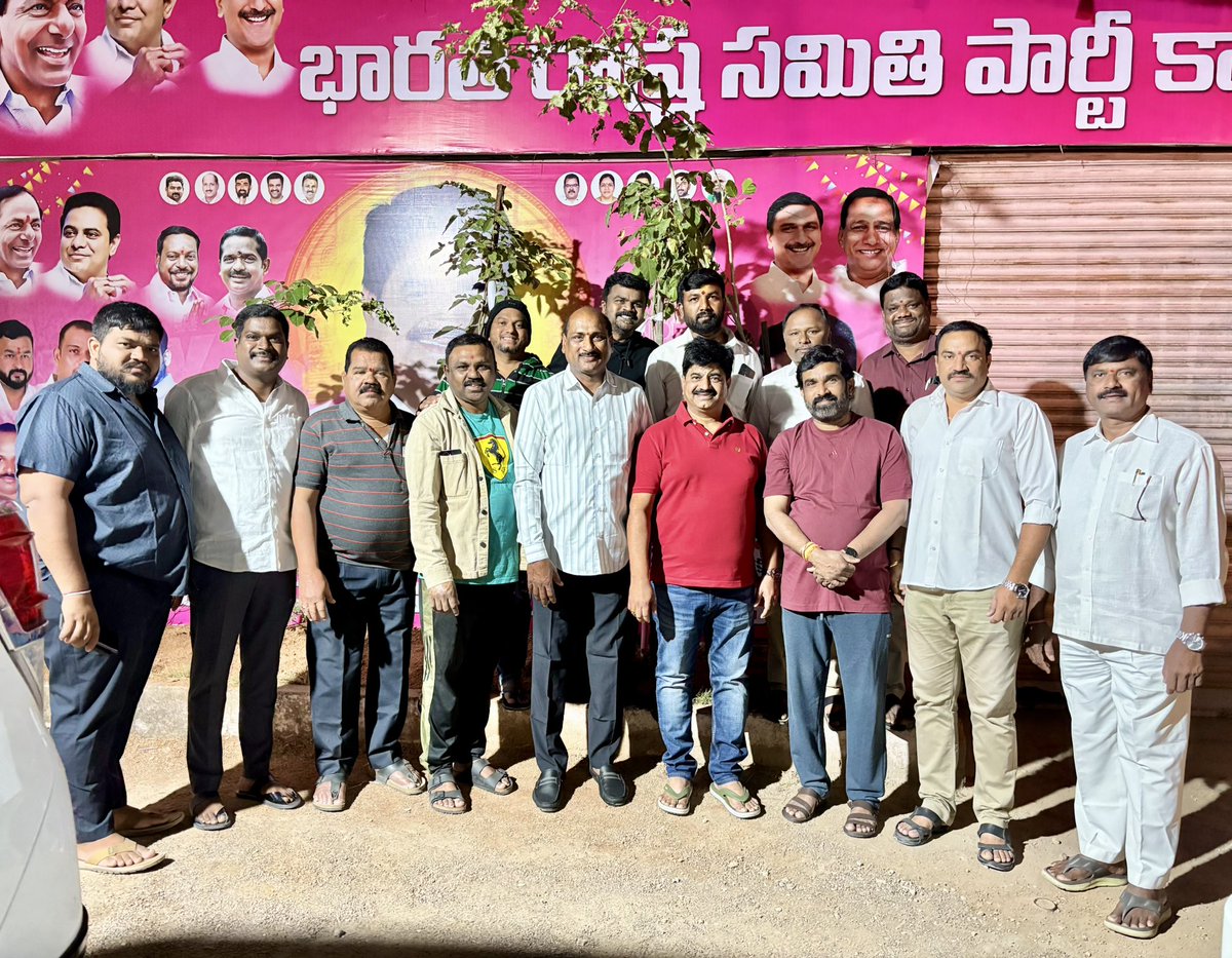 - తెలంగాణ మున్సిపల్ ఎన్నికల్లో భాగంగా ముధోల్ నియోజకవర్గం భైంసా మున్సిపాలిటీ ఎన్నికల ప్రచారానికి పీర్జాదిగూడ బీఆర్ఎస్ నాయకులతో కలిసి బయలుదేరడం జరిగింది..
<a href="/KTRBRS/">KTR</a> <a href="/BRSparty/">BRS Party</a>  <a href="/KCRBRSPresident/">KCR</a>  <a href="/BRSHarish/">Harish Rao Thanneeru</a>