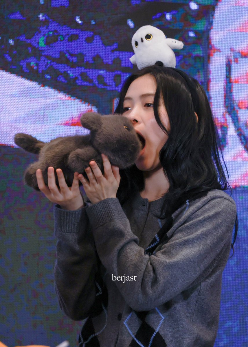 berjast_f's tweet image. 260124 MS

Cat bites cat

#RYUJIN #류진 #ITZY #있지