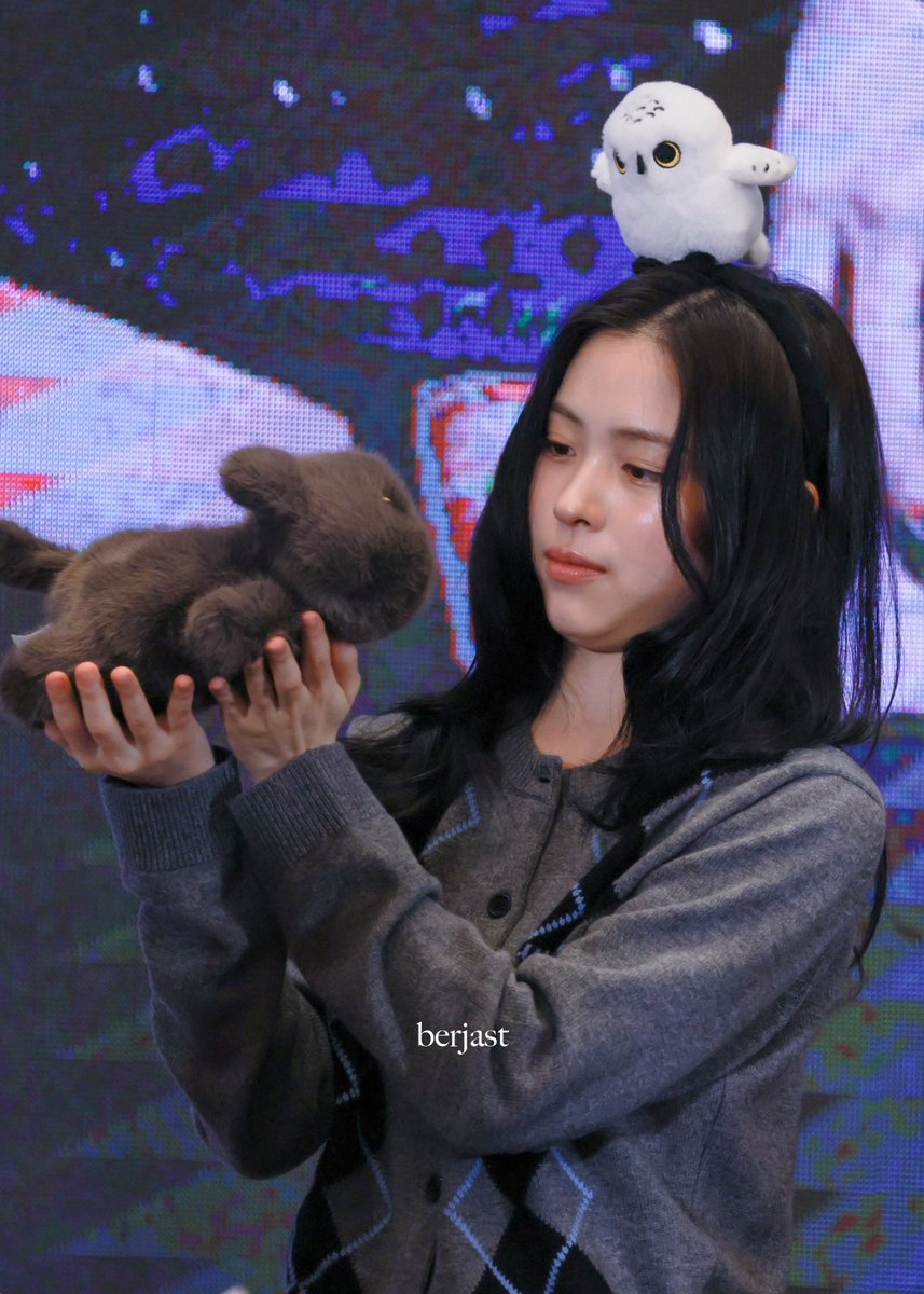 berjast_f's tweet image. 260124 MS

Cat bites cat

#RYUJIN #류진 #ITZY #있지