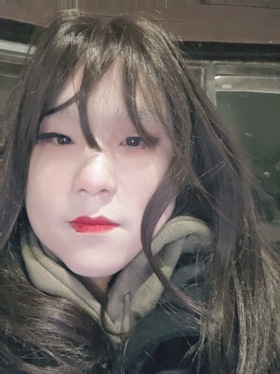 아점으로 먹은 용문해장국입니다 맛있어요
오늘은 동대문에서 영화봐요
하우스메이드(19)