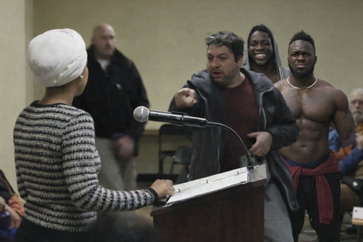 RealIggyLibre's tweet image. Oh stop, you know it was staged. LOL