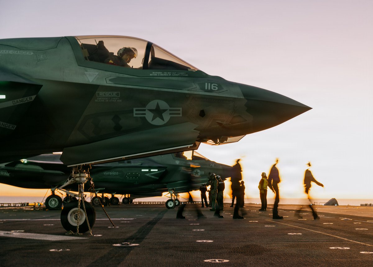 Marines and Sailors with the 11th MEU conduct flight deck training to sustain readiness and forward-deployed combat capability at sea.

📸 Sgt. Joseph Helms

#Readiness #IndoPacific